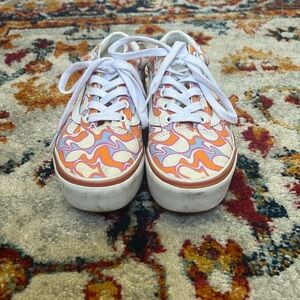 Vans Old Skool Stacked - UV Ink Peace - Peace signs appear in the sunlight